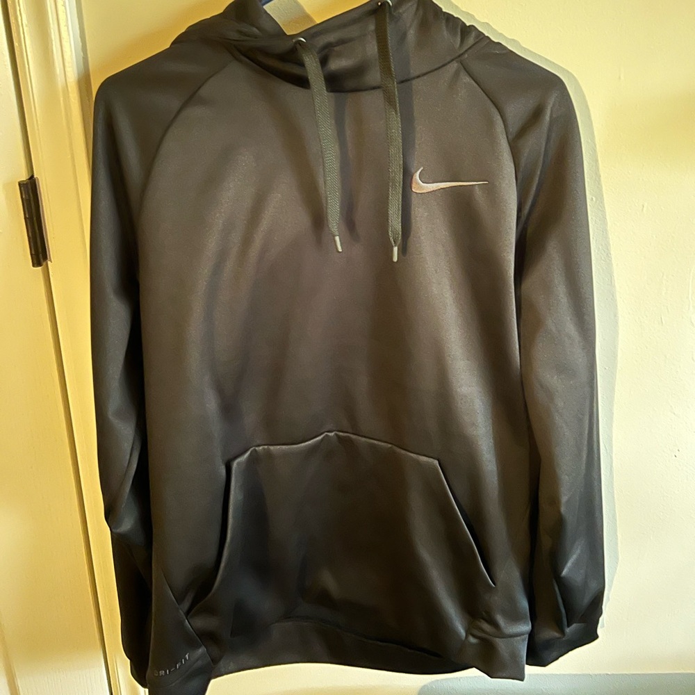 Nike therma sweatshirt size large